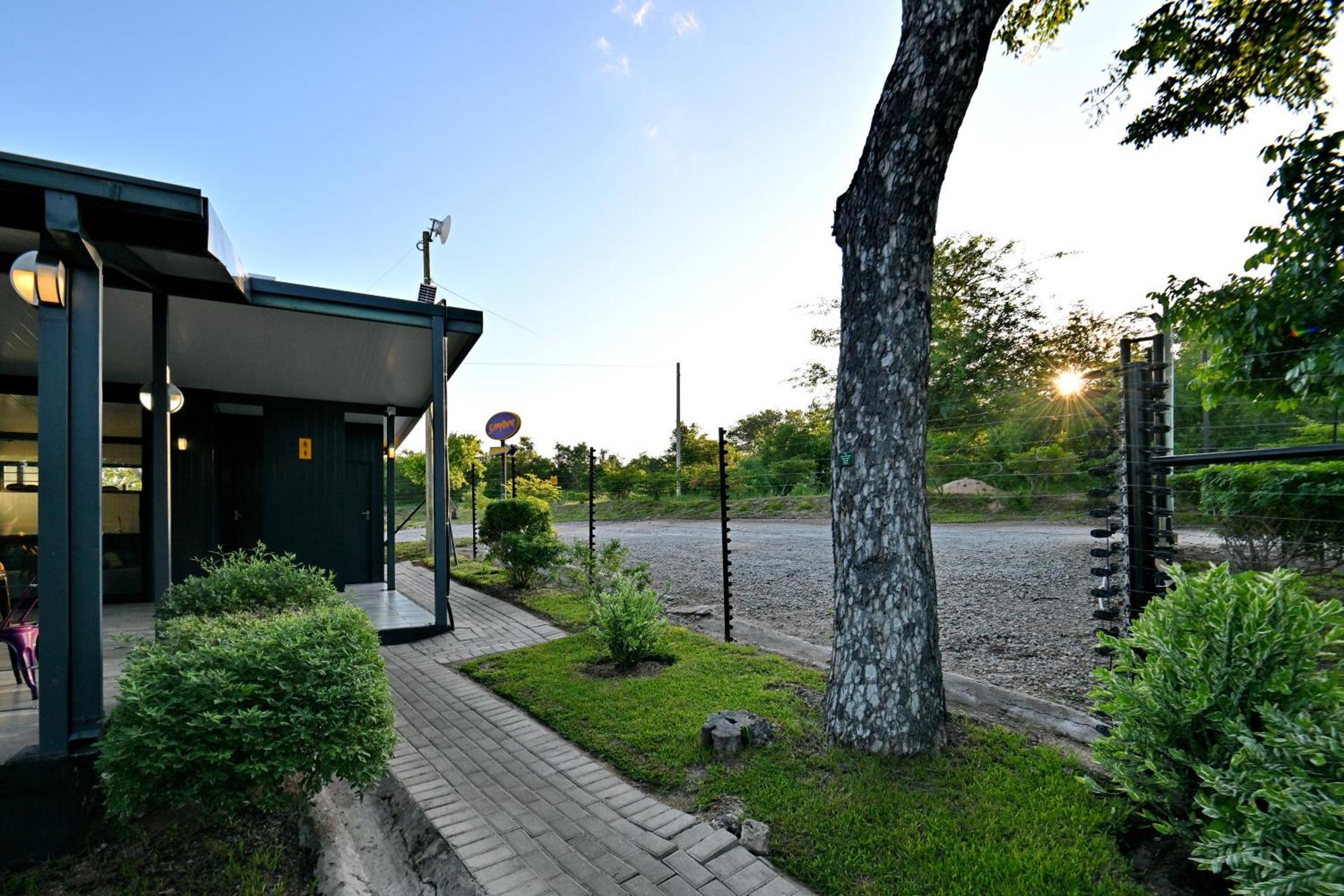 Sleepover Kruger Gate Skukuza Zewnętrze zdjęcie